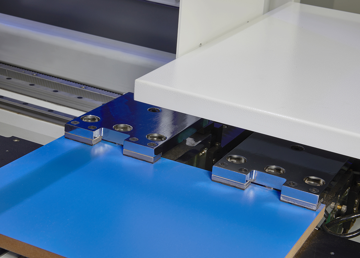 自動(dòng)側(cè)靠裝置 鉆銑總成