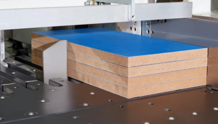 側(cè)靠機構(gòu) 鋸車集成側(cè)靠裝置