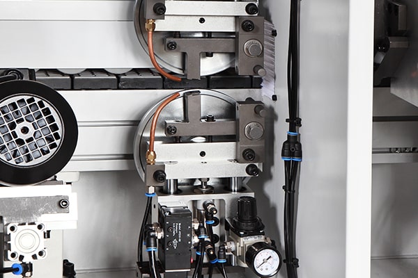 平刮邊機(jī)構(gòu) 平刮邊機(jī)構(gòu)