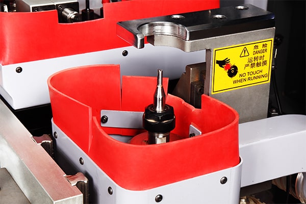 專利設(shè)計(jì)的銑槽浮動(dòng)靠檔裝置 專利設(shè)計(jì)的銑槽浮動(dòng)靠檔裝置