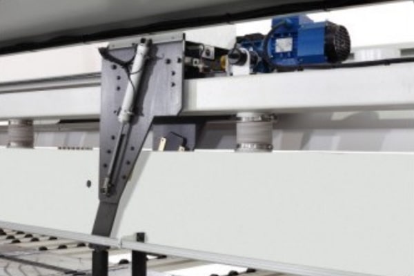 側(cè)靠機(jī)構(gòu) 側(cè)靠機(jī)構(gòu)